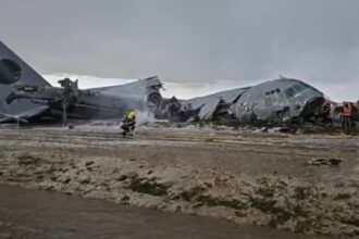 Bolivia Plane Crash: बोलिविया में नोटों से भरा सेना का प्लेन हाईवे पर क्रैश, 20 की मौत, लोगों में मची पैसे लूटने की होड़