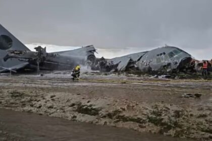 Bolivia Plane Crash: बोलिविया में नोटों से भरा सेना का प्लेन हाईवे पर क्रैश, 20 की मौत, लोगों में मची पैसे लूटने की होड़