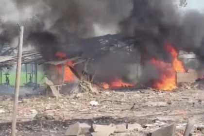 Andhra Pradesh Firecracker Factory Fire: आंध्र प्रदेश के काकीनाडा में पटाखा फैक्ट्री में भीषण विस्फोट, 18 लोगों की मौत; कई झुलसे