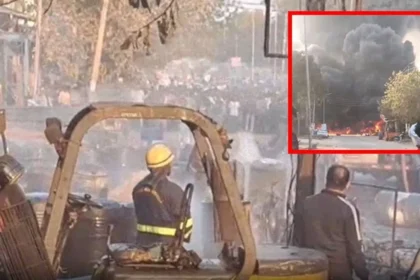 Faridabad Factory Blast : फरीदाबाद की फैक्ट्री में ब्लास्ट, पुलिसकर्मियों समेत 35 लोग झुलसे, सड़क पर खड़ी गाड़ियां जलीं, आग बुझाने में जुटी फायर टीम