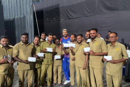 IPL 2026 से पहले Hardik Pandya ने Wankhede Ground Staff को बांटे 10- 10 लाख के चेक, जानें वजह