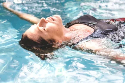 Hydrotherapy: इन 5 बीमारियों का काल है हाइड्रोथेरेपी, बस बदल लें नहाने का तरीका