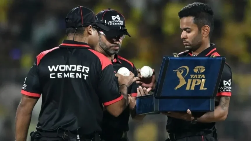 IPL में बॉल बदलने को लेकर New Rules, 10 Over खत्म होते ही शुरू होगा असली रोमांच