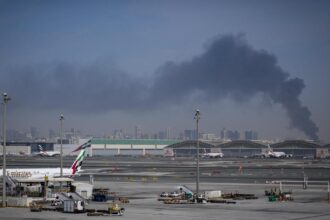 Iran Attack Dubai Airport: ईरान के हमले के बाद दुबई इंटरनेशनल एयरपोर्ट बंद, सभी फ्लाइट कैंसिल, देखें VIDEO