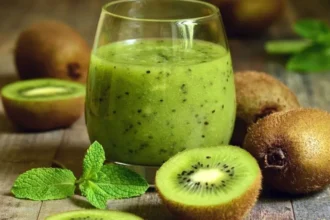 Kiwi Juice Health Benefits: औषधीय गुणों से भरपूर कीवी फल : जूस पिएं या सीधे खाएं, जानिए इसके फ़ायदे
