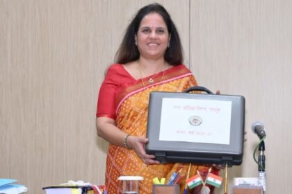 Raipur Budget 2026: रायपुर निगम में 2130 करोड़ का बजट पेश : 268 नए कैमरे लगेंगे, खारून महोत्सव, सेंट्रल लाइब्रेरी और रीडिंग जोन, पंडरी में बनेगा पार्किंग