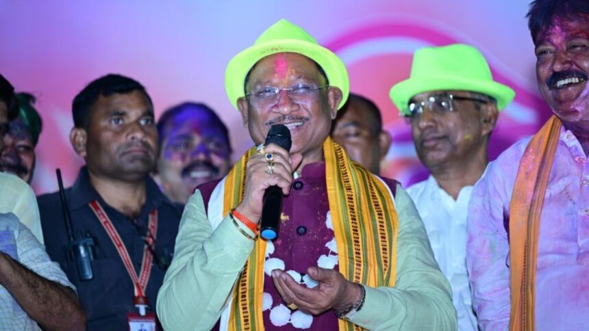 CG : मुख्यमंत्री विष्णु देव साय ने होली पर्व की प्रदेशवासियों को दी बधाई, कहा- प्रेम और सद्भाव के रंगों से सराबोर हो होली