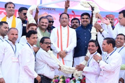 CG : मुख्यमंत्री विष्णु देव साय कबीर मठ आश्रम में आयोजित अखिल भारतीय सद्गुरु कबीर संत सम्मेलन में हुए शामिल