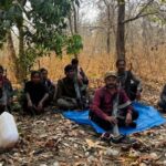 Bastar Naxal Paparao Surrender: बस्तर के आखिरी टॉप नक्सली कमांडर पापाराव का सरेंडर, 18 साथियों संग डाले हथियार