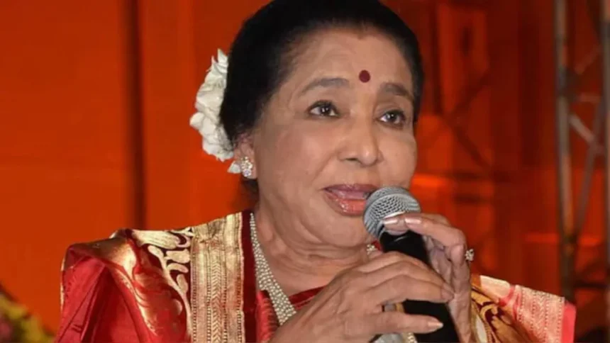 दिग्गज गायिका Asha Bhosle को आया Heart Attack, Mumbai के ब्रीच कैंडी Hospital में भर्ती