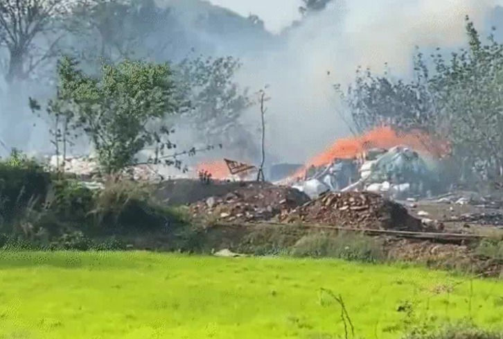 Kerala firecracker blast in thrissur : केरल के त्रिशूर में पटाखा यूनिट में भीषण ब्लास्ट, 13 लोगों की मौत, कई घायल; रेस्क्यू ऑपरेशन जारी