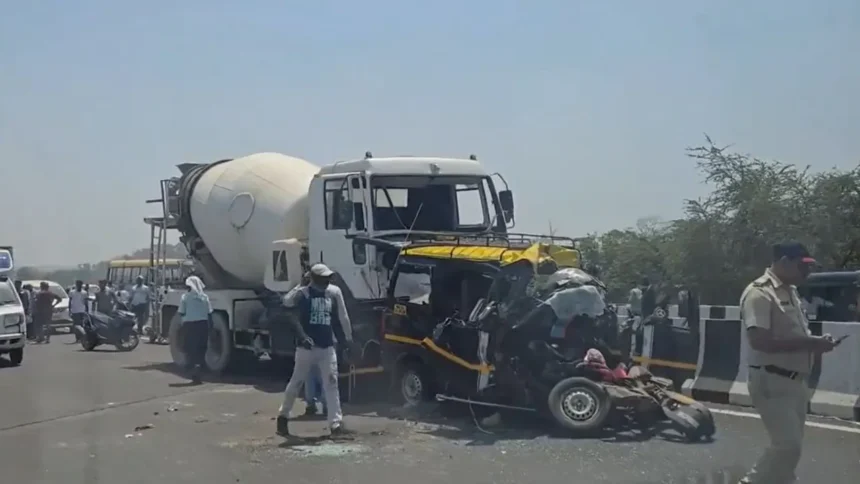 Big Accident : कल्याण-मुरबाड हाईवे हादसा : सीमेंट मिक्सर और इको कार की टक्कर में 11 लोगों की दर्दनाक मौत