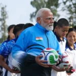 PM Modi Sikkim Visit : सिक्किम के दौरे पर PM मोदी : गंगटोक में युवाओं के साथ फुटबॉल के मैदान में लगाई किक, विकास परियोजनाओं की दी सौगात