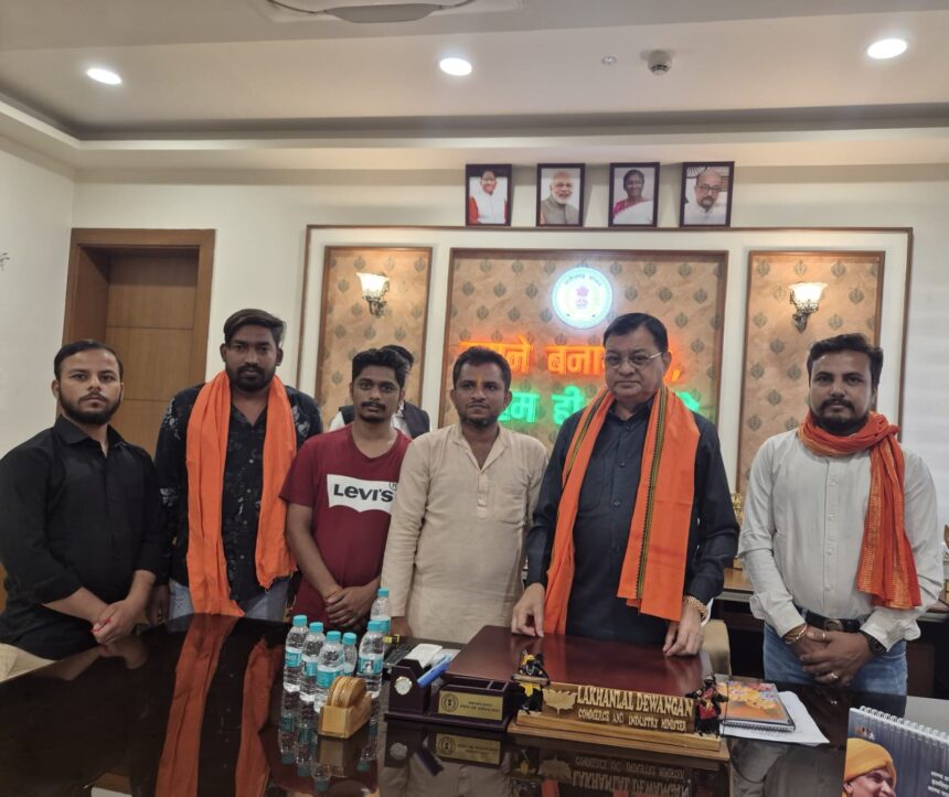 Raipur : कोटा मोहबा बाजार में शराब भट्ठी के खिलाफ जनाक्रोश, 44 पन्नों में 1145 लोगों के हस्ताक्षर वाले आवेदन के साथ आबकारी मंत्री से मिला प्रतिनिधिमंडल