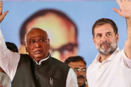 West Bengal Election 2026 को लेकर कांग्रेस का घोषणा पत्र जारी, महिलाओं को ₹2000 मासिक और किसानों को ₹15000 सालाना देने के साथ किए 5 बड़े वादे