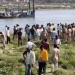 मथुरा में यमुना नदी में बड़ा हादसा : पैंटून पुल से टकराकर पलटा स्टीमर, 9 लोगों की मौत, कई के डूबने की आशंका, रेस्क्यू ऑपरेशन जारी