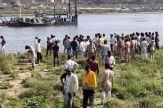 मथुरा में यमुना नदी में बड़ा हादसा : पैंटून पुल से टकराकर पलटा स्टीमर, 9 लोगों की मौत, कई के डूबने की आशंका, रेस्क्यू ऑपरेशन जारी