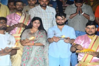 Rinku Singh और Priya Saroj ने Varanasi में काशी विश्वनाथ के किए दर्शन, गंगा आरती में लिया भाग