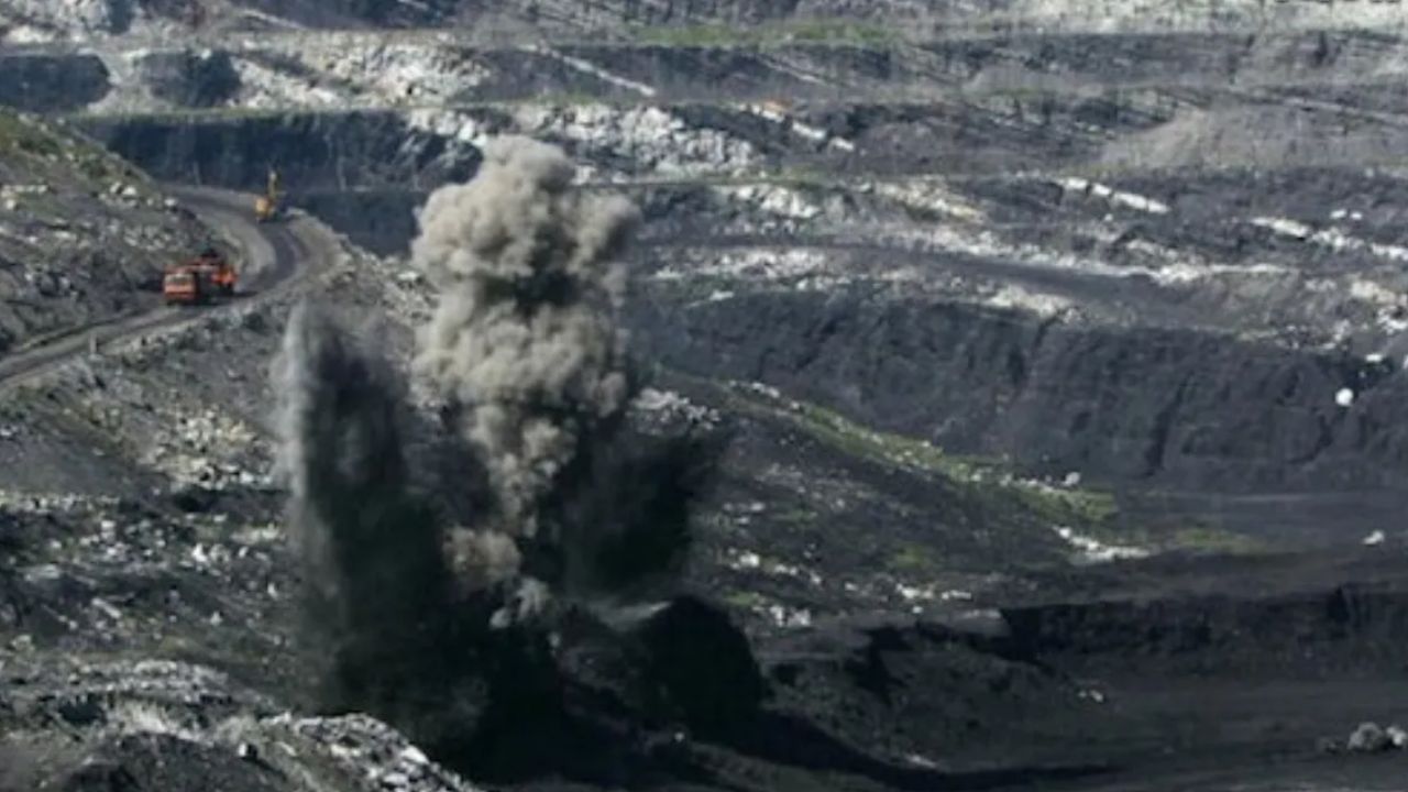 China Coal Mine Blast : चीन में कोयला खदान में भीषण विस्फोट, 82 मजदूरों की मौत; कई लापता
