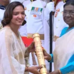 Padma Awards 2026 : भारतीय महिला क्रिकेट टीम की कप्तान हरमनप्रीत कौर को मिला पद्मश्री, राष्ट्रपति द्रौपदी मुर्मू ने किया सम्मानित