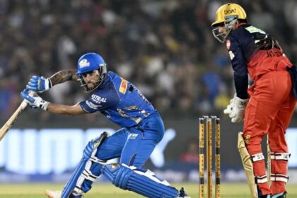 RCB vs MI IPL 2026 : Raipur में मुंबई ने बेंगलुरु को दिया 167 का लक्ष्य, भुवनेश्वर का 'चौका', तिलक वर्मा ने ठोका फिफ्टी