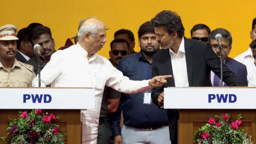 CM Vijay Oath Ceremony Speech : शपथ ग्रहण के बीच अचानक भाषण देने लगे थलपति विजय, राज्यपाल ने बीच में रोका; फिर...