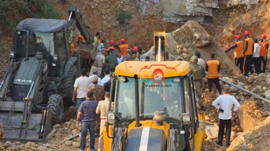 Jammu Bridge Collapse : जम्मू में पुल ढहने से बड़ा हादसा : मलबे में दबकर कई लोगों की मौत, रेस्क्यू ऑपरेशन जारी