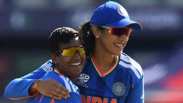 IND W vs PAK W : Women's T20 WC 2026 में भारत ने पाकिस्तान को 64 रनों से हराया, दीप्ति शर्मा ने झटके 5 विकेट