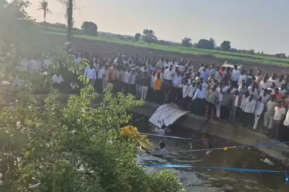 Pandharpur Pickup Van Accident : पंढरपुर में दर्दनाक हादसा : कुएं में गिरी पिकअप वैन, 14 श्रद्धालुओं की मौत