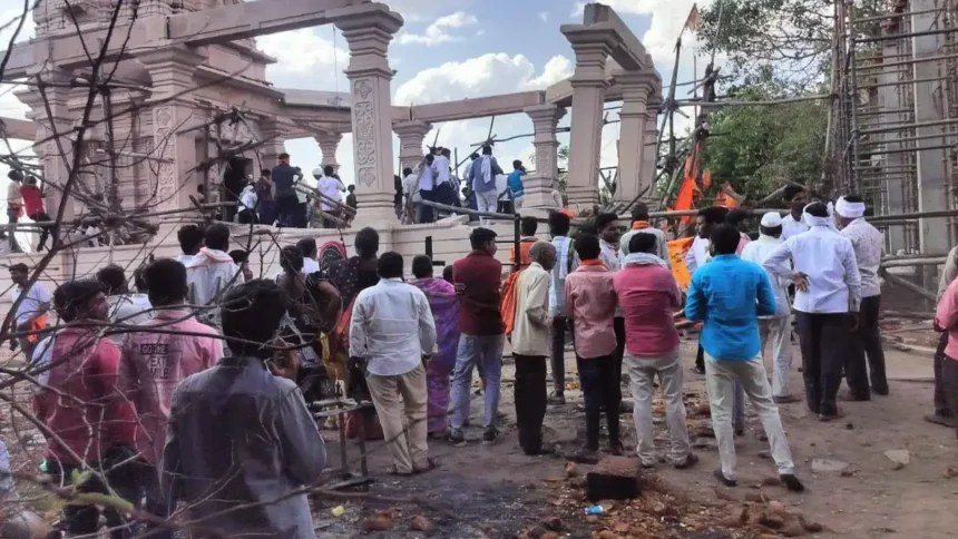 महाराष्ट्र के परभणी में बड़ा हादसा : हनुमान मंदिर के मंडप की छत गिरी, 5 की मौत, कई लोग मलबे में दबे