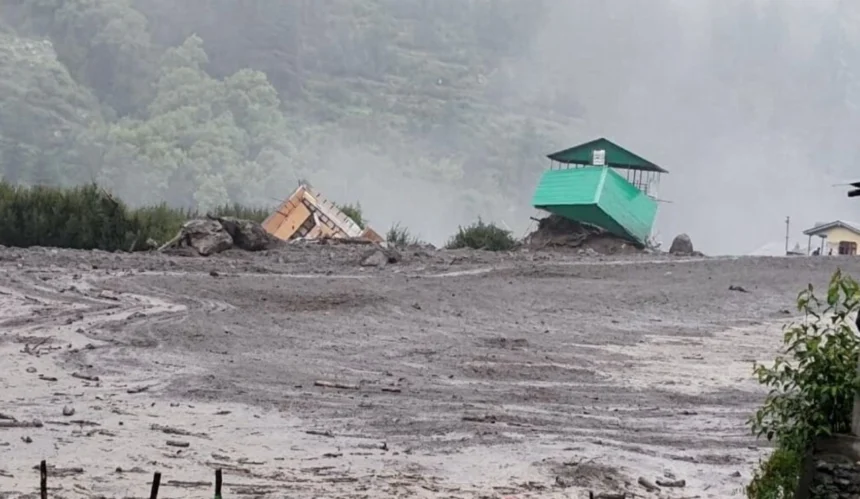 Kashmir Anantnag Cloudburst: अनंतनाग में बादल फटने से भारी तबाही, कई होटल और घर डूबे, राहत कार्य जारी